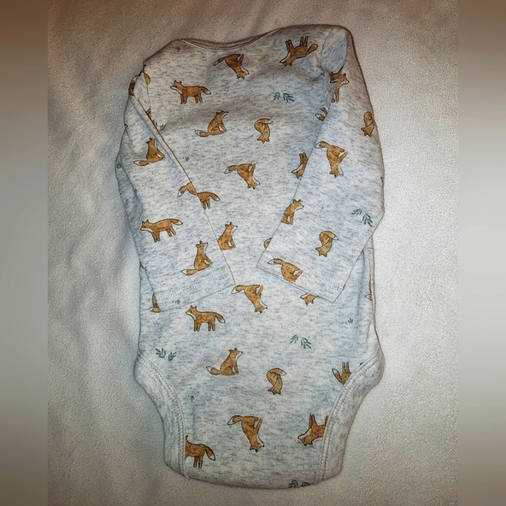 Carter's 0/3M bodysuit onesie- Girl's fox print on gray- long sleeve - Picture 6 of 6